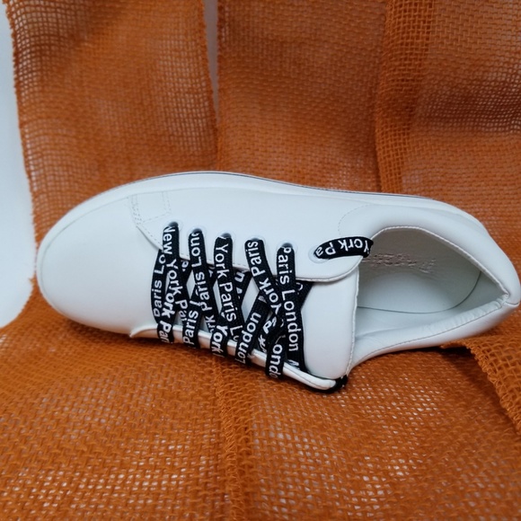 New Womens Lace Up Round Toe Platform Sneakers - Picture 7 of 8